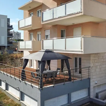 Apartment Tom - With Hot Tub Split