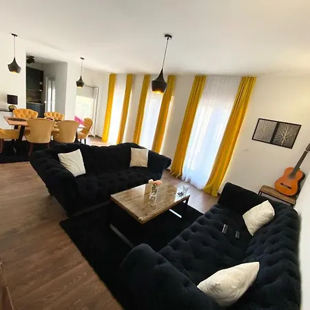 Apartment Tom - With Hot Tub Split